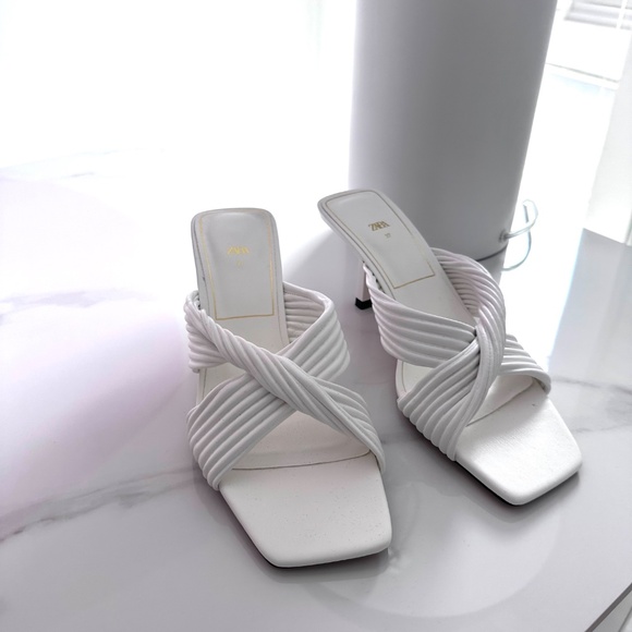 BRAND NEW Zara High Heels Heeled Pleated White Sandals. Size 7 - Picture 4 of 7